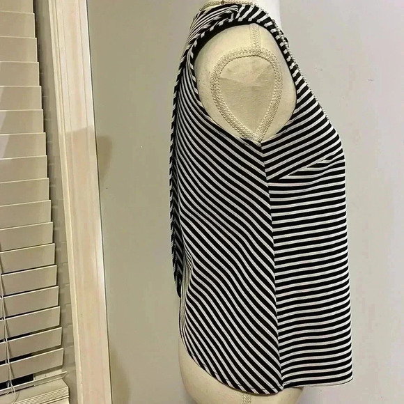 ❤️2/$30❤️[S]Banana Republic Black/White Striped  Tank Top - Picture 7 of 9